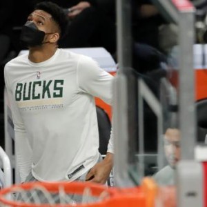 开云全站-时隔47年重返总决赛！字母哥缺席无碍雄鹿突围